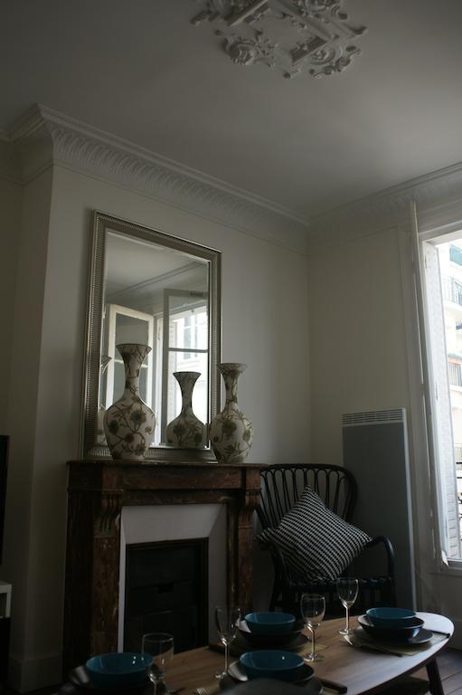 Apartment Orsel Paris